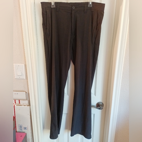 Travis Mathew Black Lightweight Active Stretch Golf Pants Size 36 - Picture 1 of 9